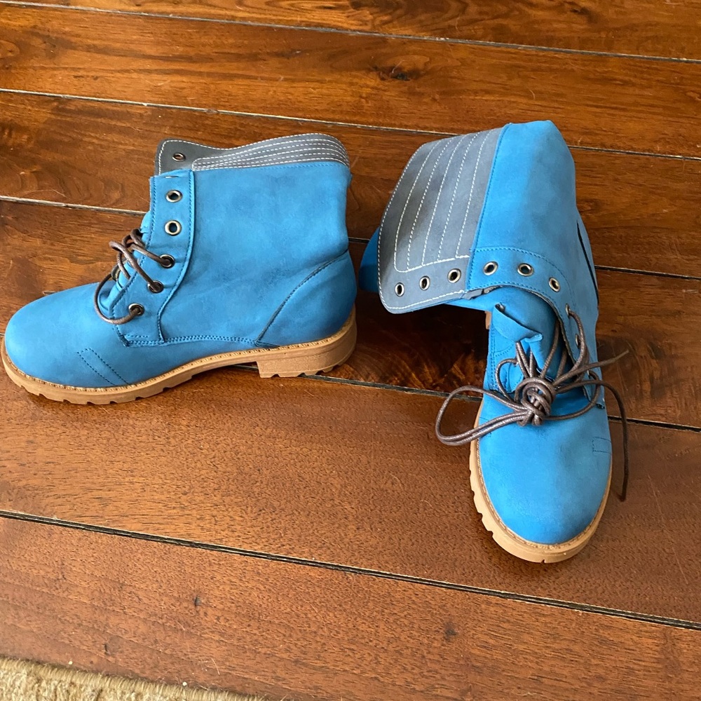suede like blue & gray lace up boot size 6 - new near worn - Picture 6 of 7
